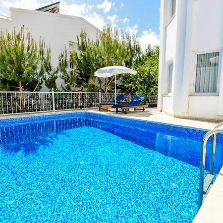 The Ultimate In An Ideal Location, 1048