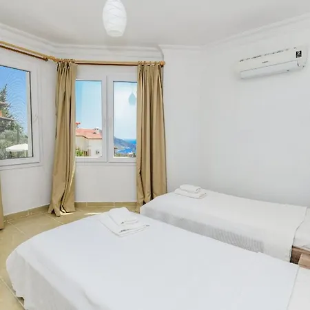 The Ultimate In An Ideal Location, 1048 Villa *