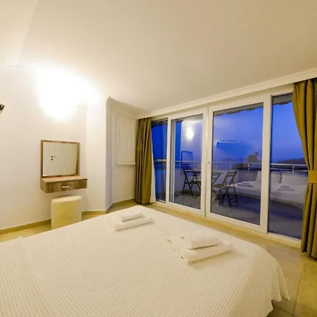 The Ultimate In An Ideal Location, 1048 Villa