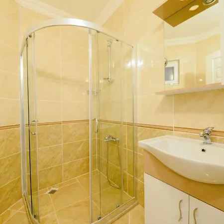 The Ultimate In An Ideal Location, 1048 Villa *