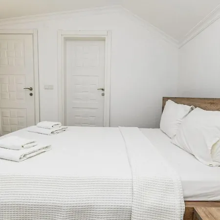 The Ultimate In An Ideal Location, 1048 Villa