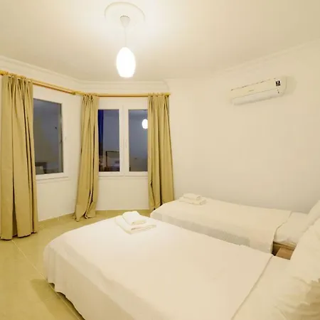 The Ultimate In An Ideal Location, 1048